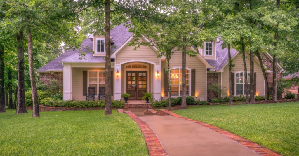 multi-generational home front yard