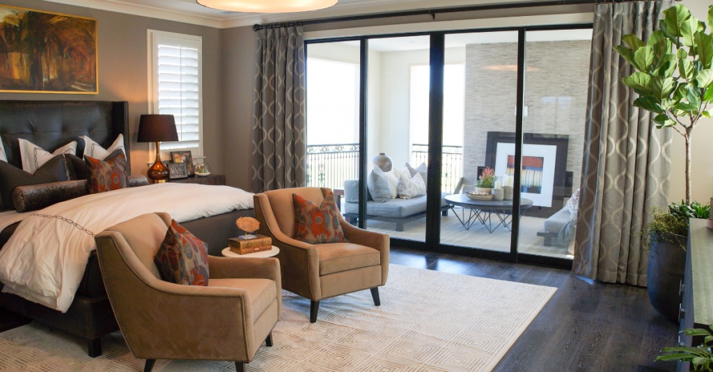 Contemporary primary suite with patio access